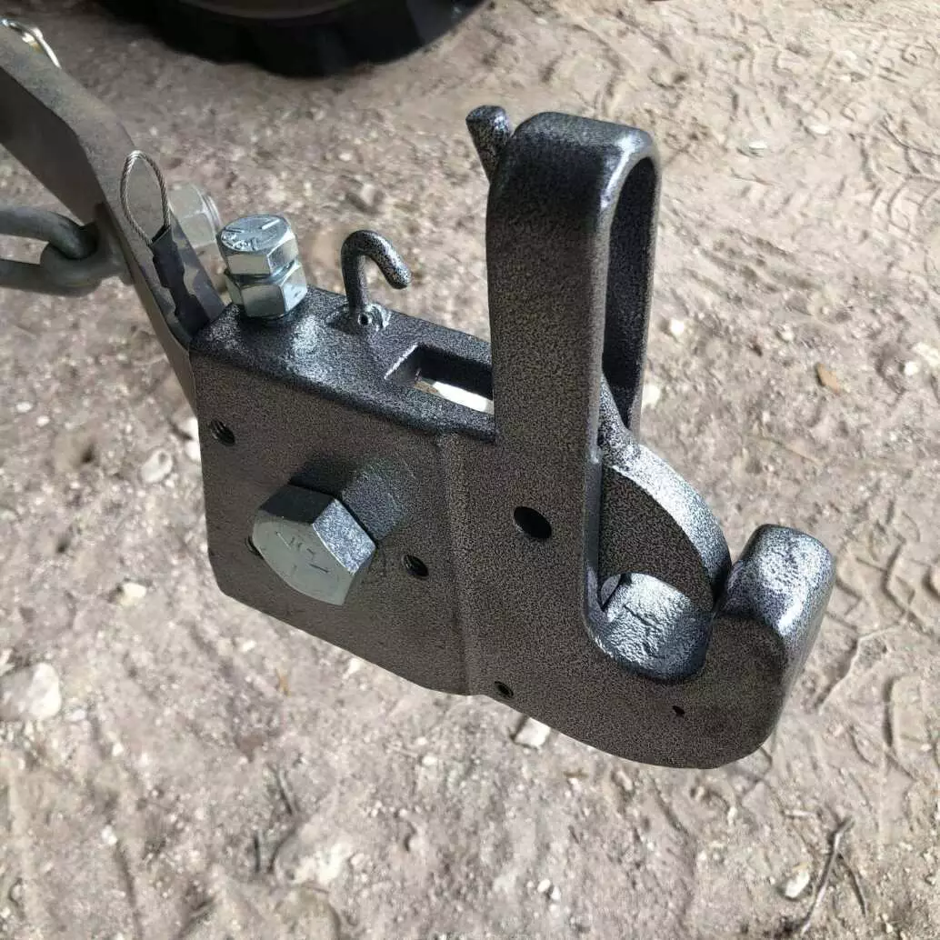 Fast hitch fastened to lift arm
