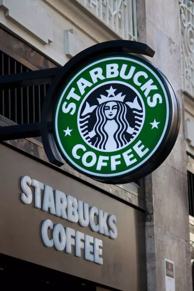 Photo of Starbucks sign.